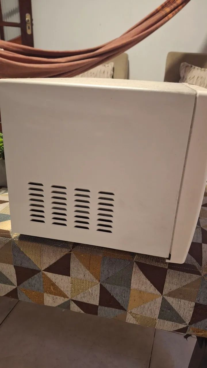 Microondas Eletrolux retirar peças - Foto 4