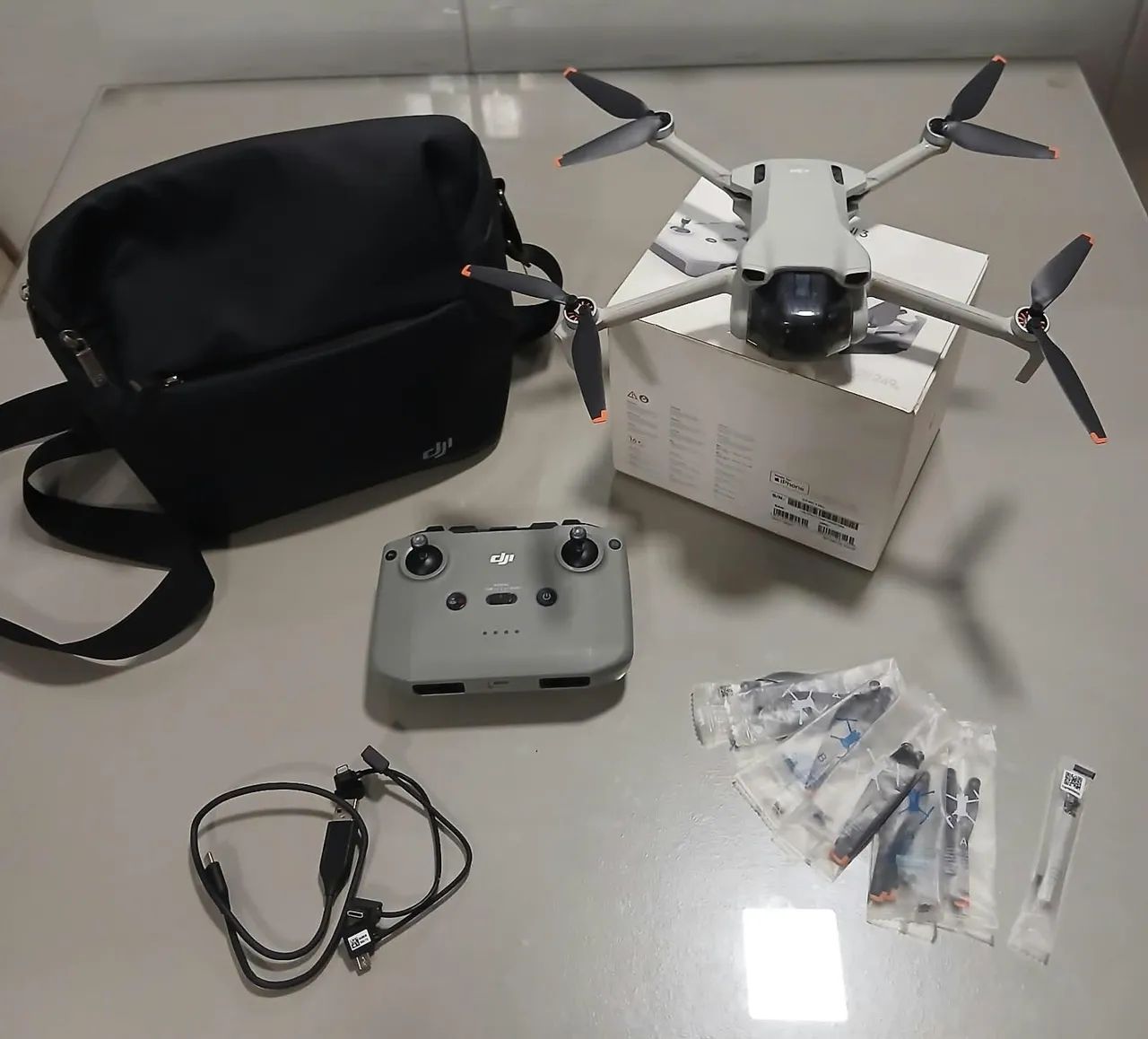 Drone DJI Mini 3 + Controle DJI RC-N1 + Bolsa + Acessórios Extras (Impecável) - Foto 2