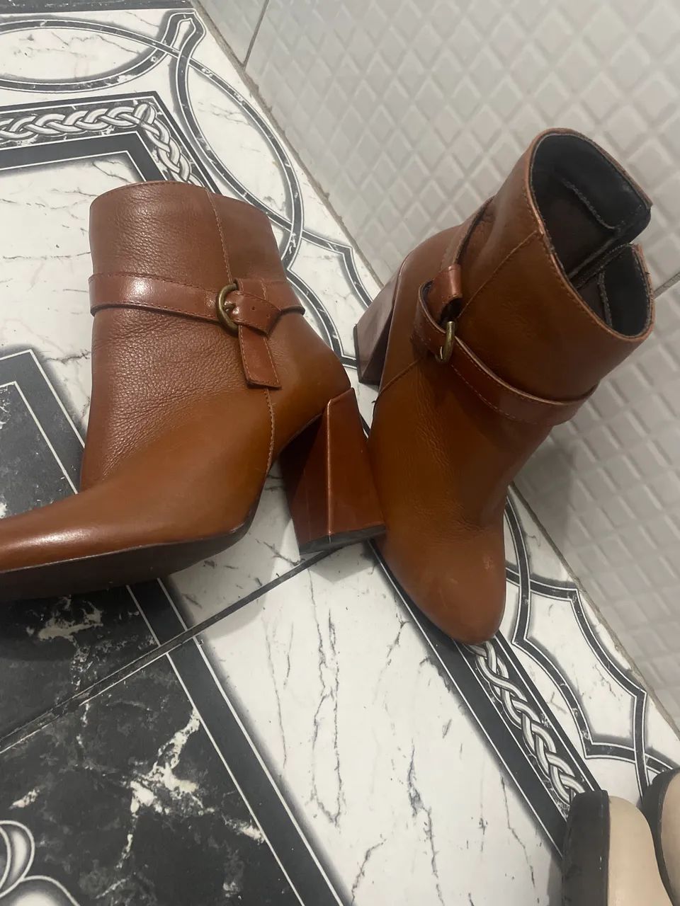 Kit Botas Semi novas Elegantes  - Foto 3