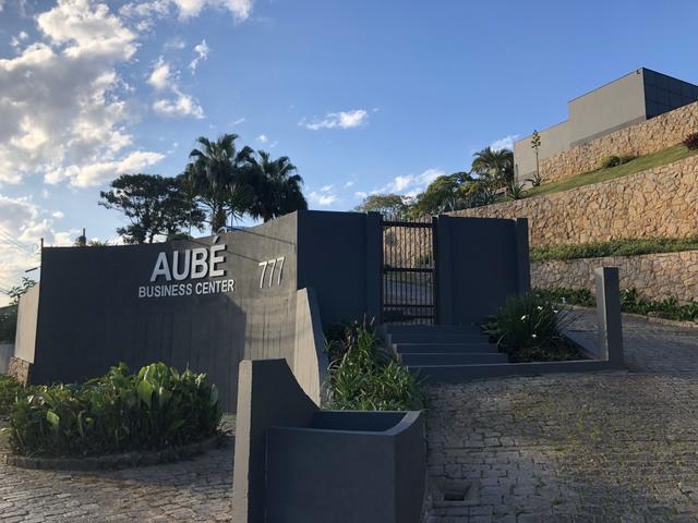 Sala comercial 32m2 com 3 pontos de água e esgoto duas vagas garagem Terreo aceito pet - Foto 3