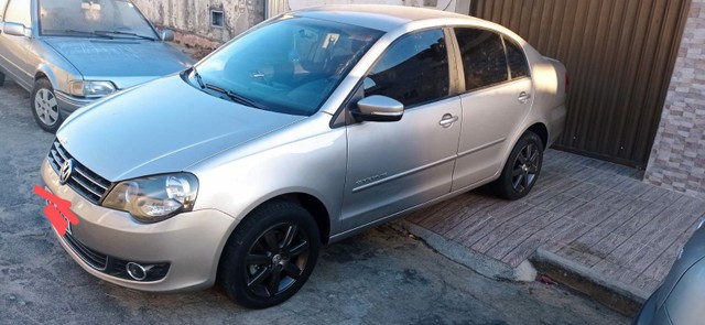 POLO SEDAN COMFORTILINE MODELO 2012