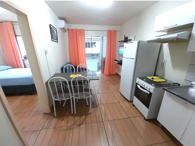 Apto aconchegante centro Balneário Camboriú: Praia, Trabalho, Ferias, Feriado, B.Carreiro