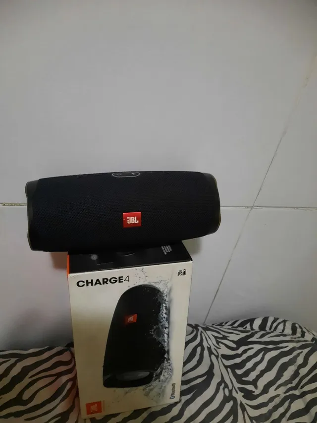 Coluna JBL CHARGE 4 em segunda mão durante 80 EUR em Sines na WALLAPOP