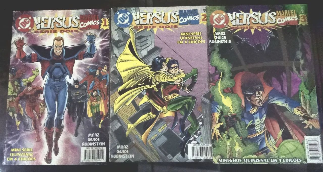 Três hqs vols 1, 2, 3 de Marvel vs Dc comics da editora Abril jovem