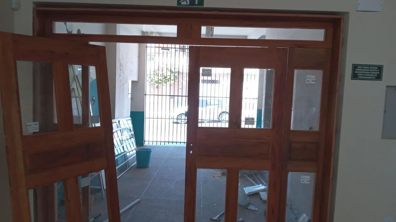 Porta pivotante completa e instalada  - Foto 5