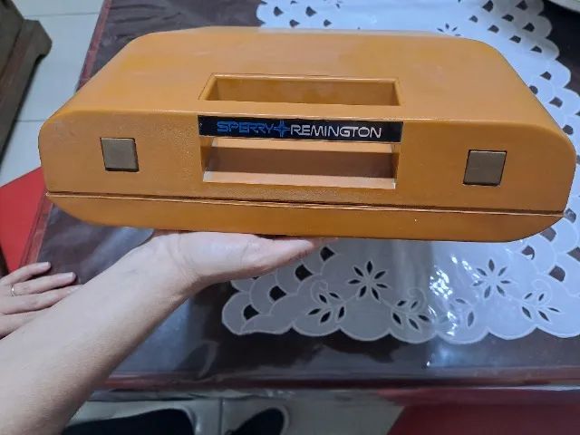 Máquina de escrever portátil Sperry Remington 12 - Foto 2