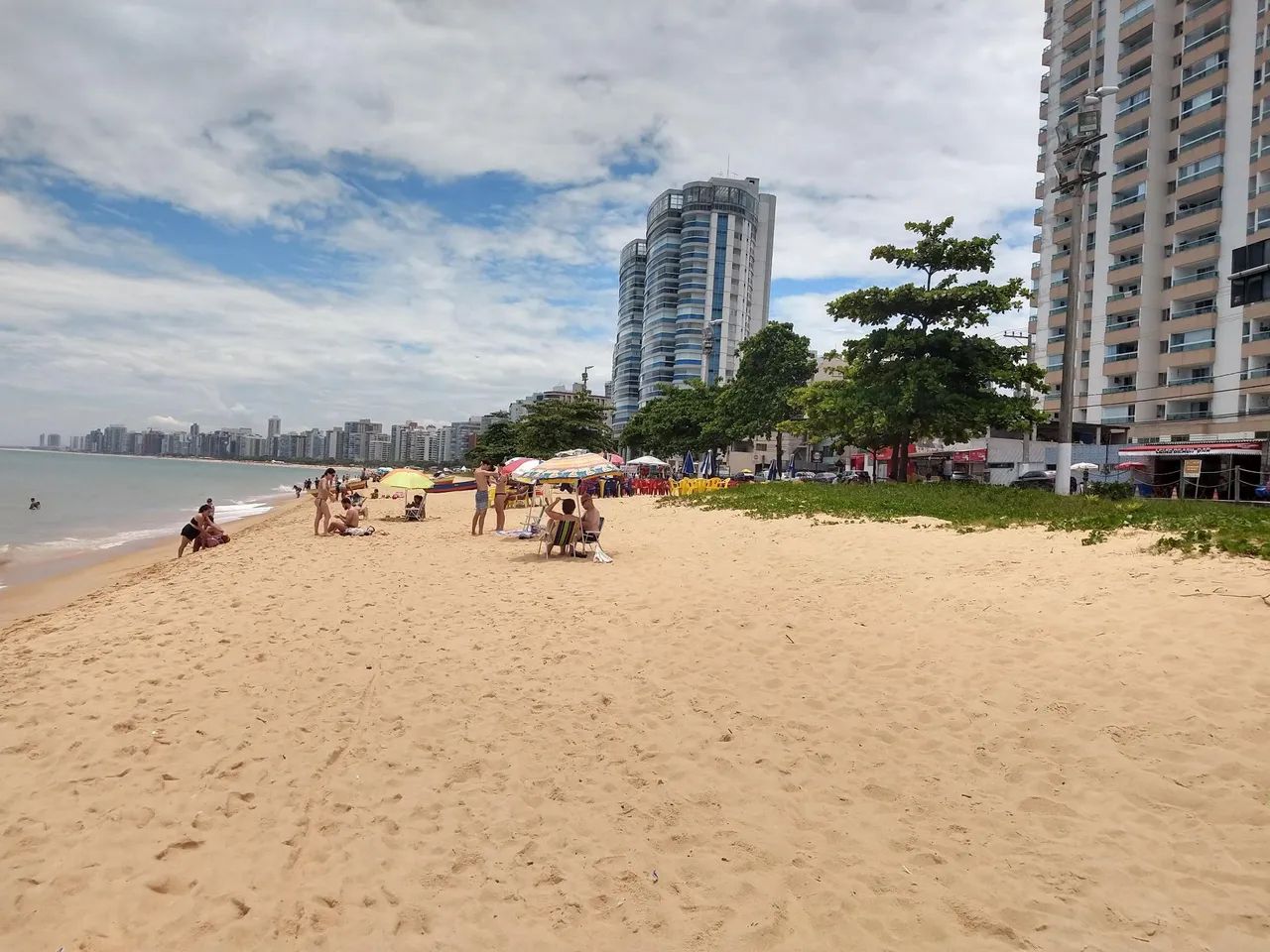 Frente para o mar de Itapuã - Foto 12