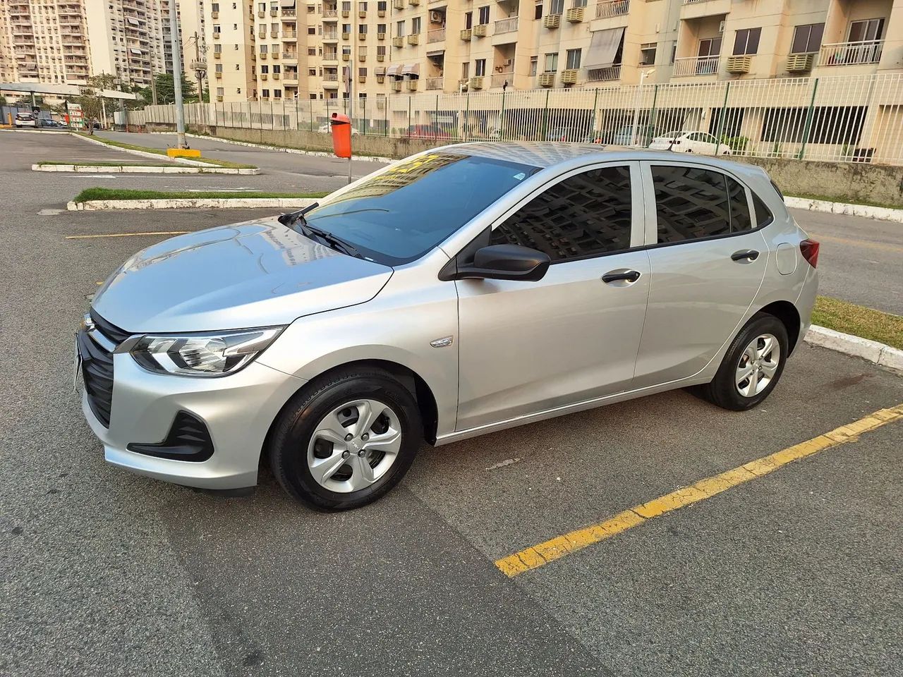 Chevrolet Onix Novo troco e financio aceito carro ou moto maior ou menor valor  - Foto 5