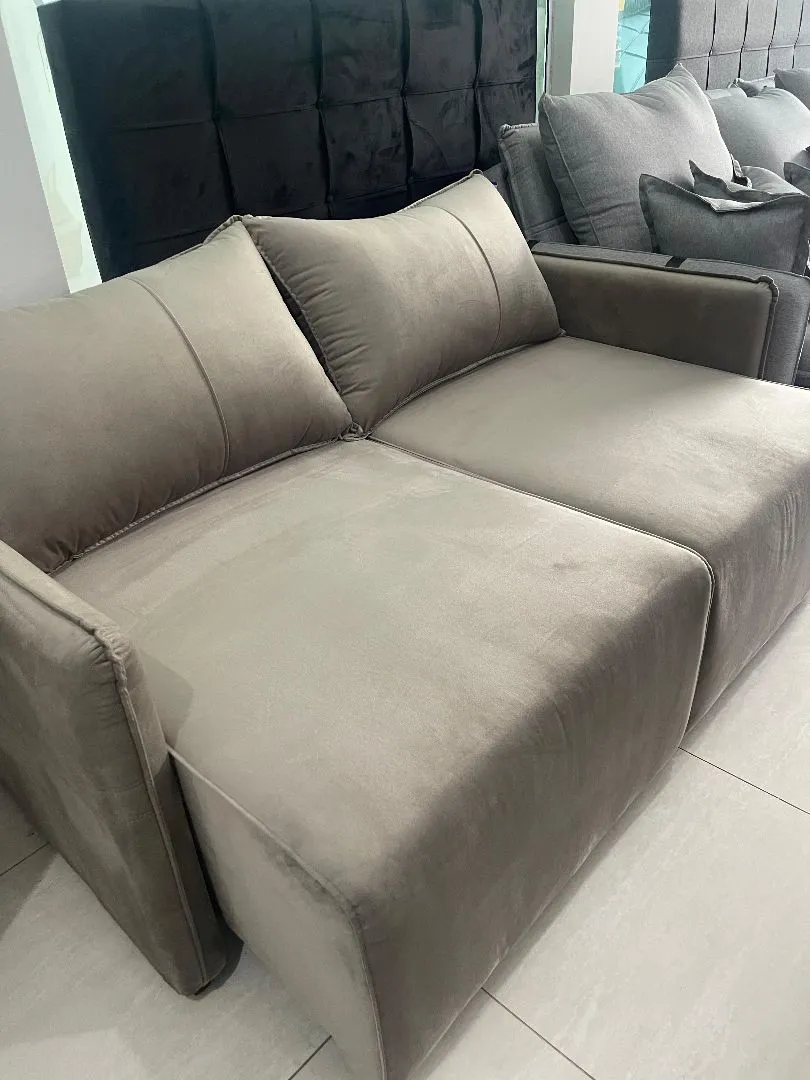 Sofá novo braços slim 1,80 veludo lindo vem ver em nossa loja