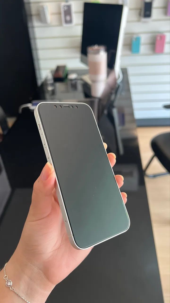 iPhone 12 64GB - seminovo - Celulares e Smartphones - São