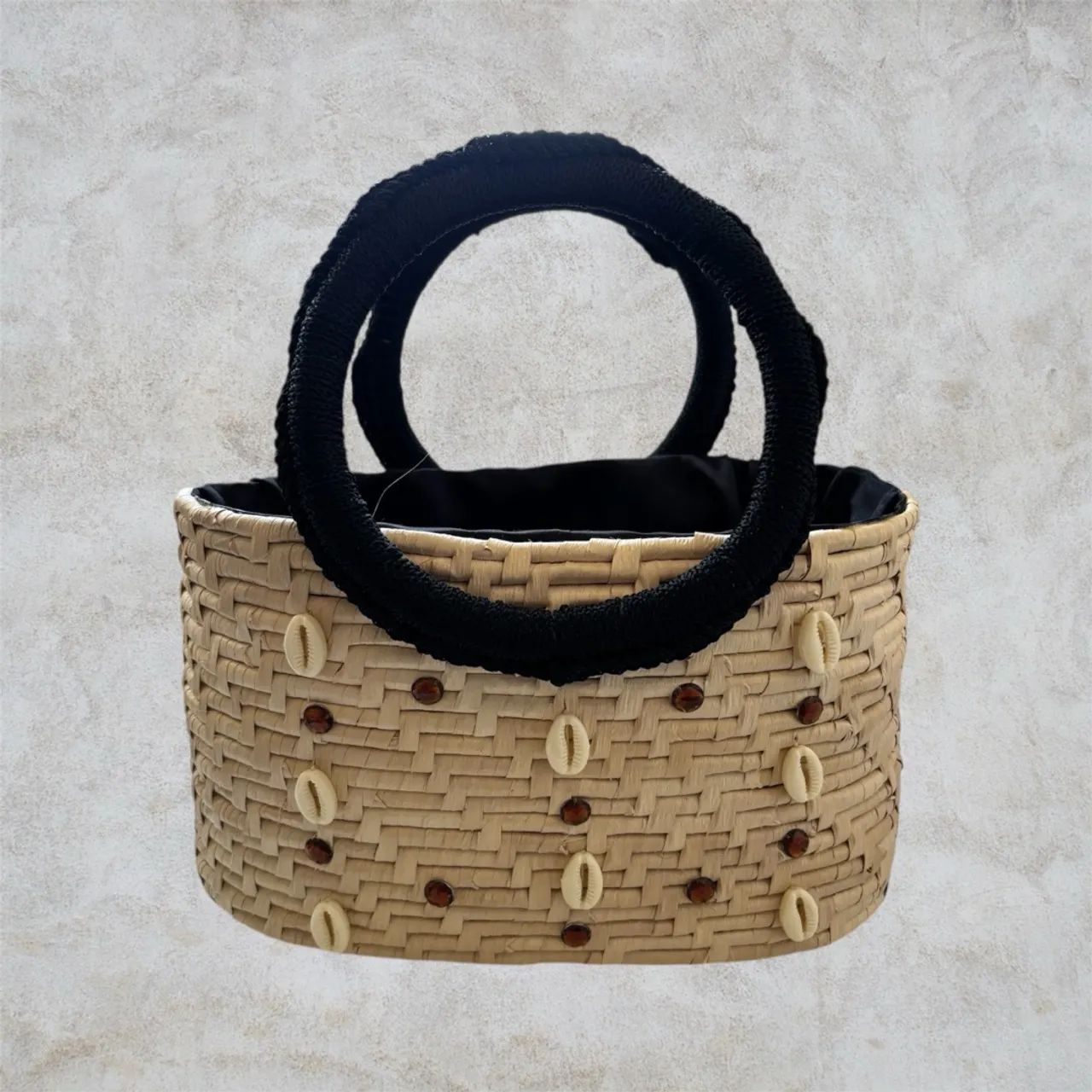 Bolsa de palha artesanal com detalhes