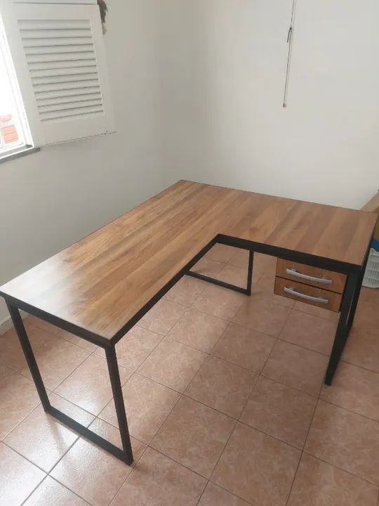 - mesa industrial em L com gaveta duplo na cor madeirada - frete grátis