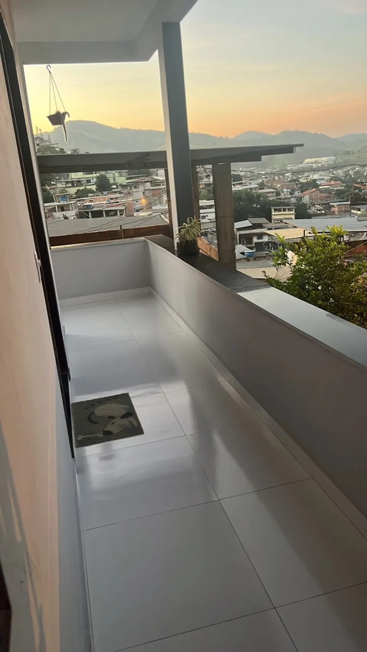 Casa grande com quintal terraço.