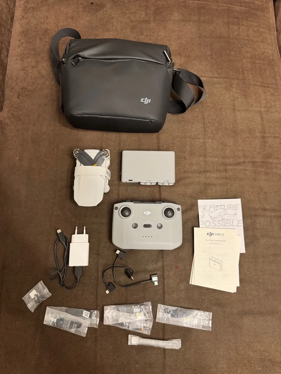 Drone DJI Mini 2 Fly More Combo igual a novo, todos os acessórios