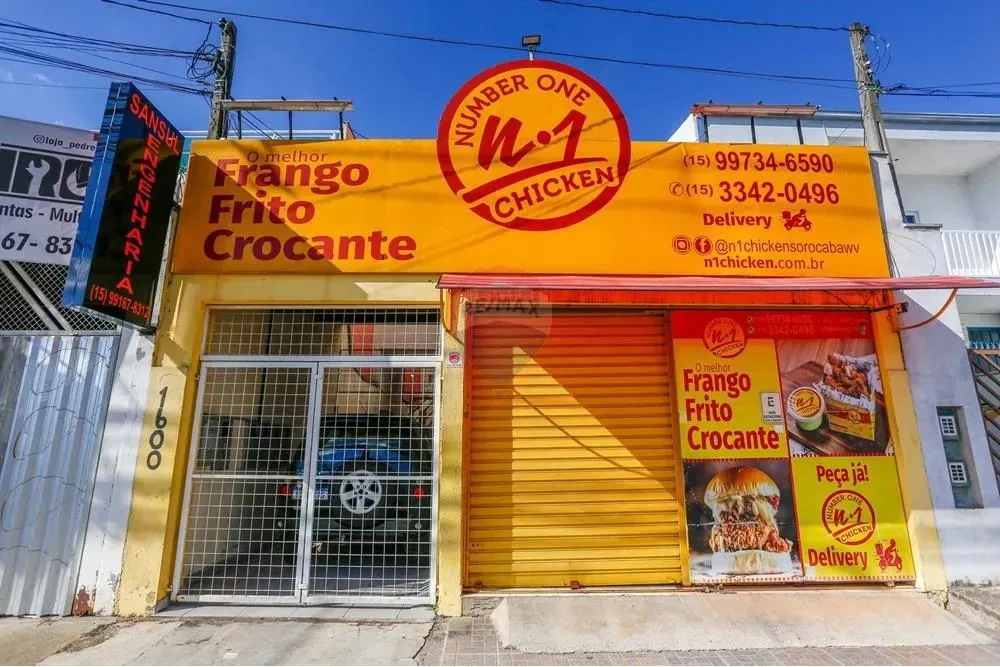 Casa Comercial Wanel Ville - Sobrado, 2 kitnets e salão comercial na Avenida Elias Maluf