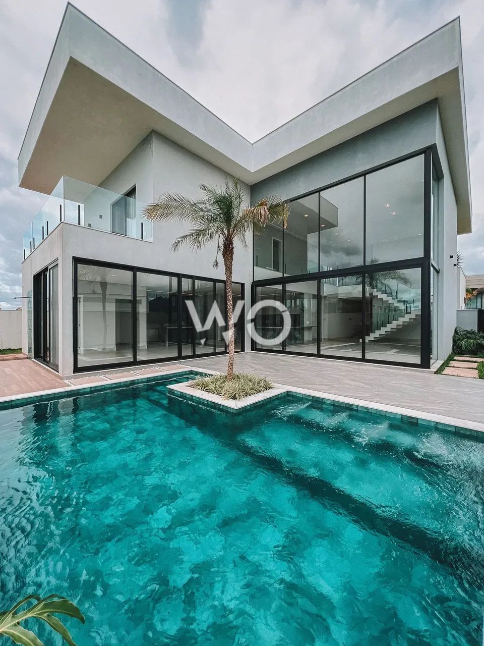 ALPHAVILLE JACUHY | CASA COM 4 QUARTOS, 3 SUÍTES E PISCINA - CONFORTO E EXCLUSIVIDADE!