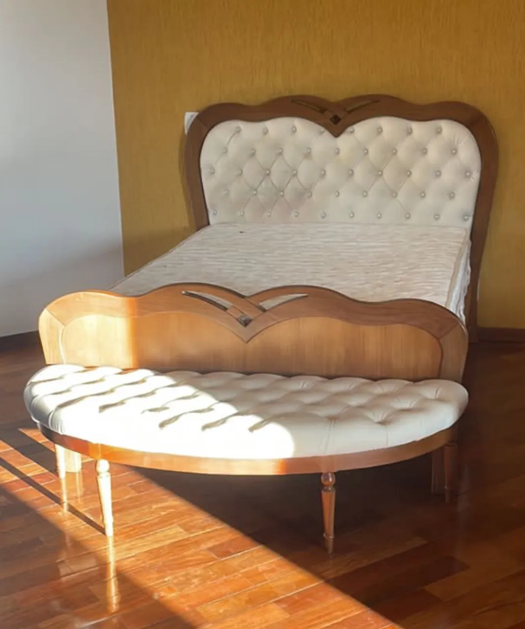 Cama de Casal com Cabeceira e Pés