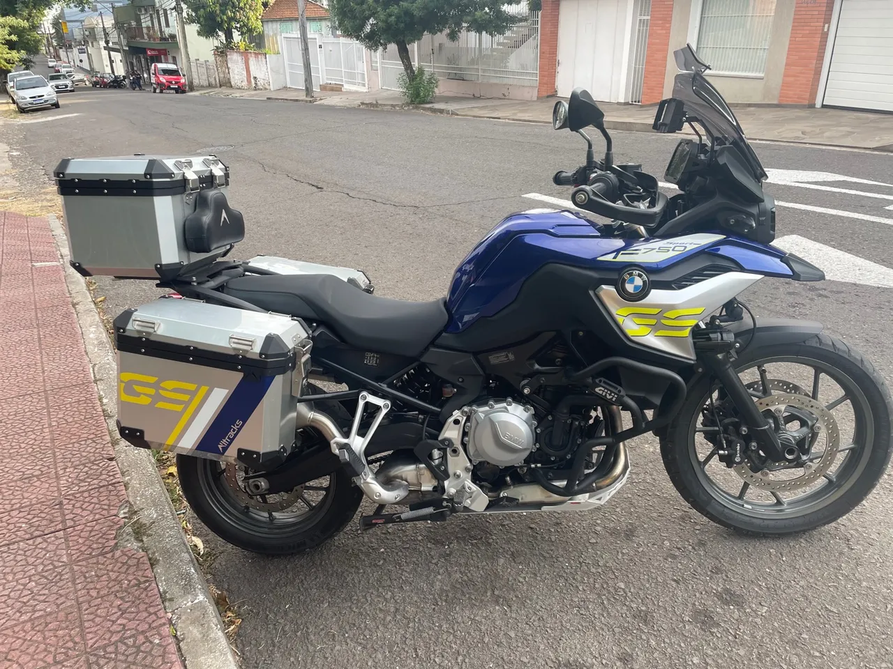 BMW - F 750 GS Sport 2021, com 13 mil Km? equipada?