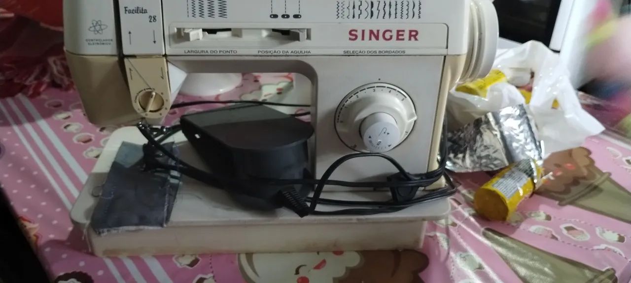 Máquina de Costurar Singer 