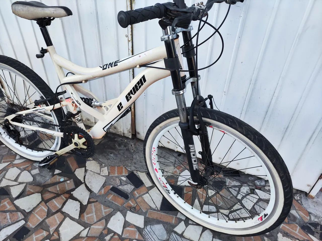 Bicicleta Aro 26 Elleven TOP! 21 Marchas, Freios V-brake! - Foto 6