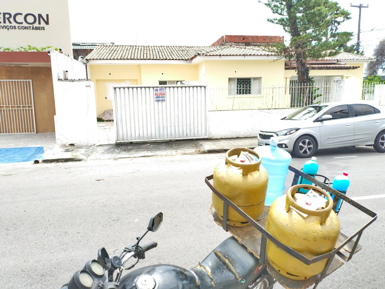 Alugo casa no Centro