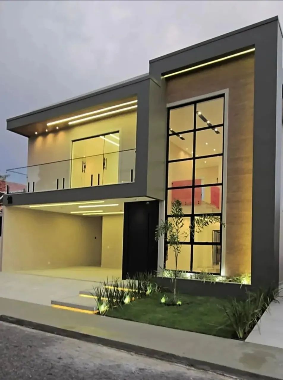 VILLA CALÁBRIA - Casa em condomínio fechado com Piscina, 4/4 sendo 3 suítes.