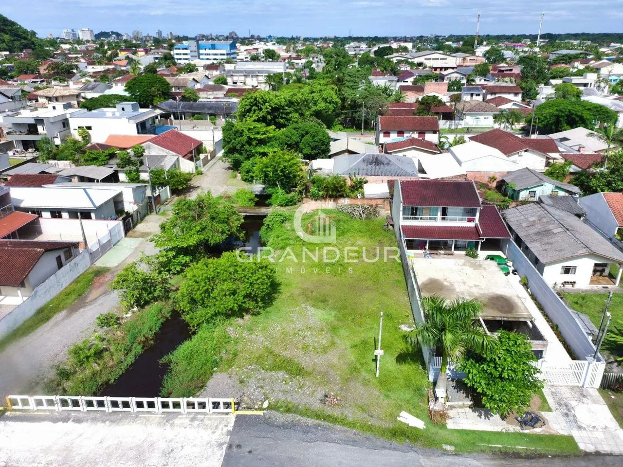 Terreno à venda em Guaratuba com 476m² - Próximo ao Centro