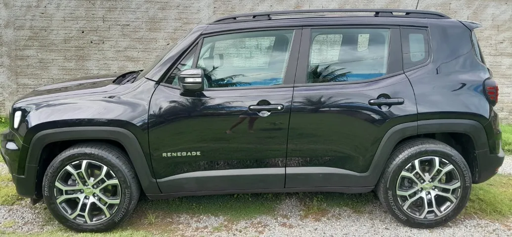 Jeep Renegade 2024, seminovo, menos de um ano de uso