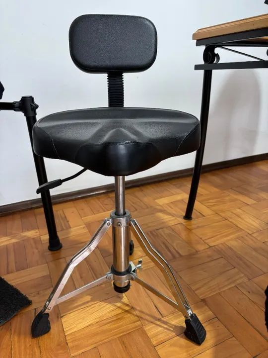 Bateria Eletrônica Alesis Nitro Mesh + Banco Hidráulico + baquetas - Foto 4
