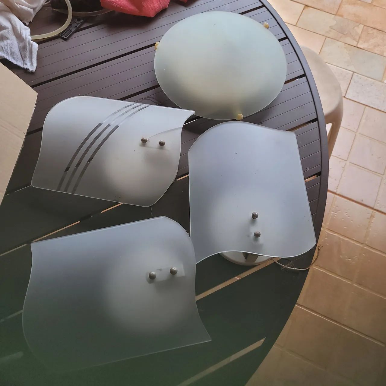 4 Plafonds de iluminação em ótimo estado