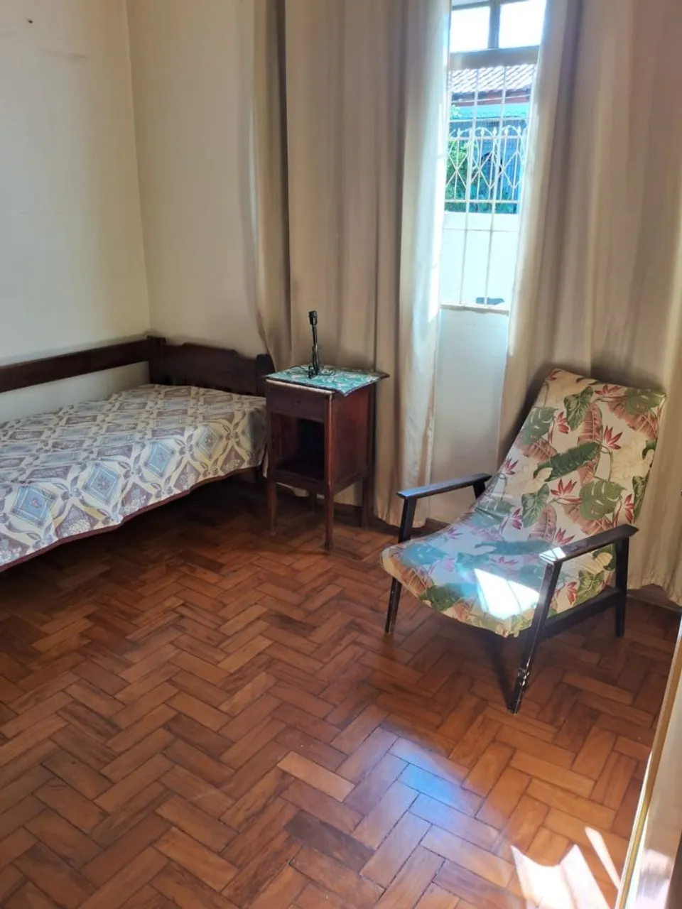 Quarto grande mobiliado livre dia 16/07 pode ver ja