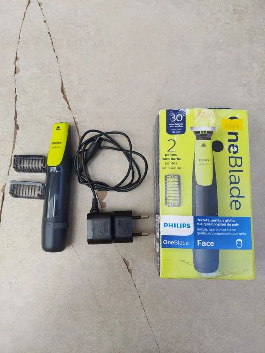 Barbeador Elétrico Philips OneBlade Face QP2510 - Novo