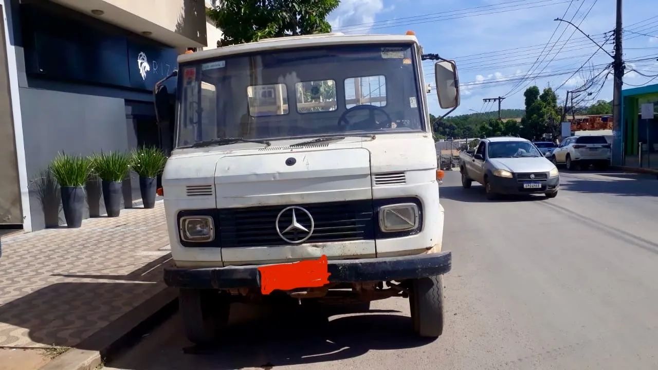 Caminhão Mercedes-Benz 608D
