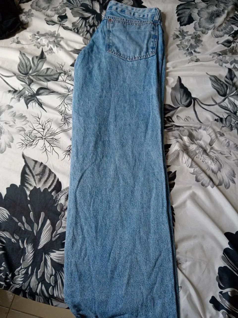 CALÇA JEANS CLARA CINTURA BAIXA Y2K WIDE LEG - Foto 3