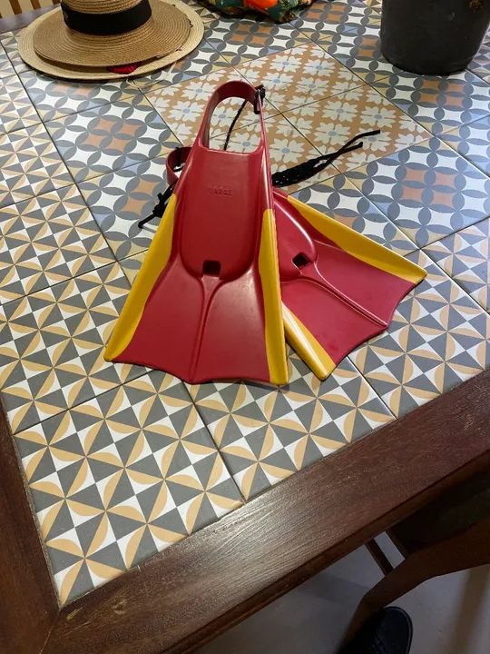 Pé de pato Excell, semi-novo tamanho L