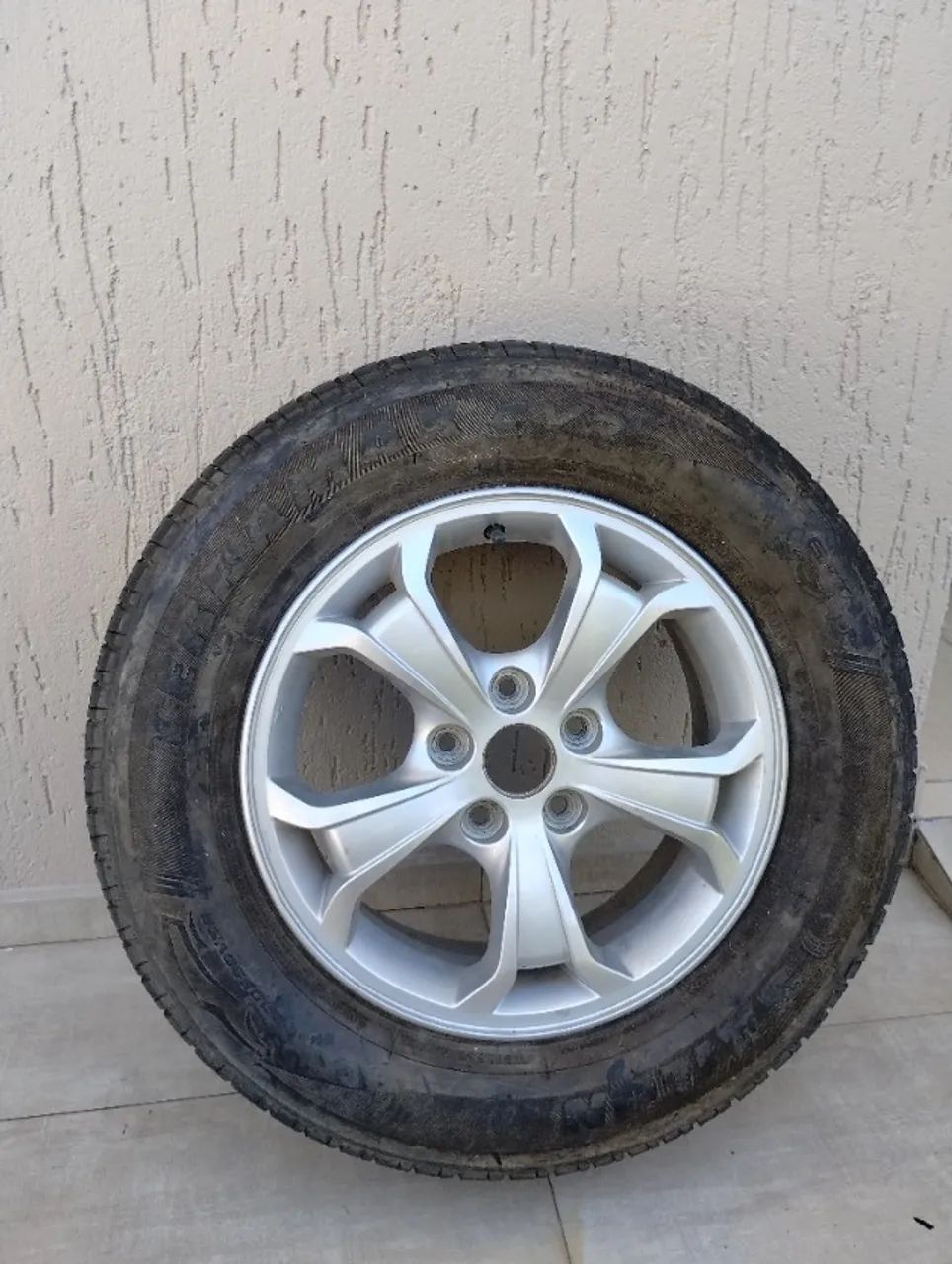 Roda Tucson com Pneu 235/60/R16 - Foto 2