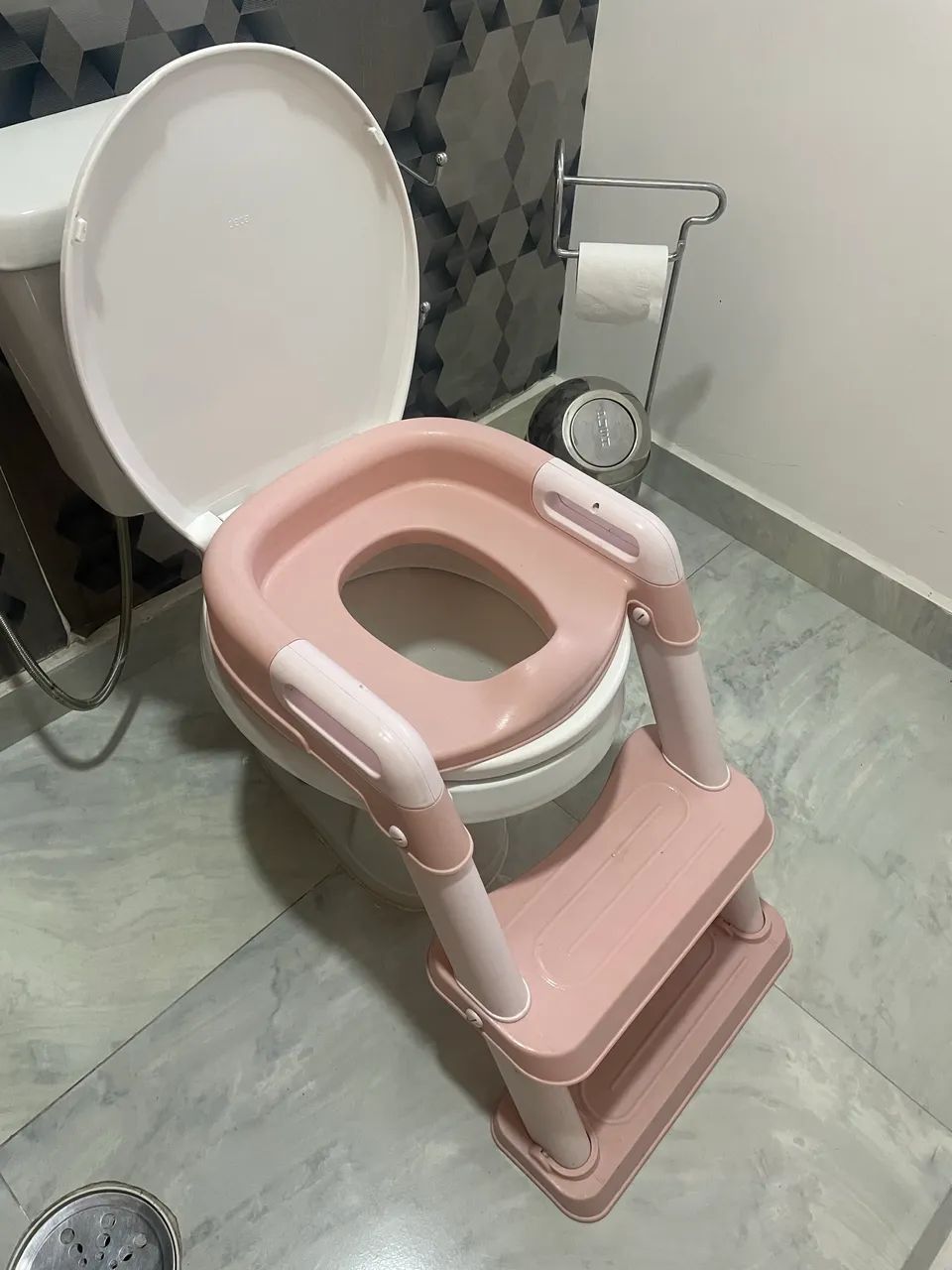 Redutor sanitário com degrau infantil