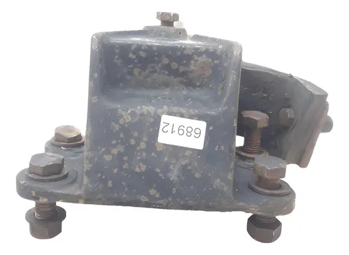 Suporte Traseiro Esquerdo Cargo 1217 2001 Cummins 6 Bt