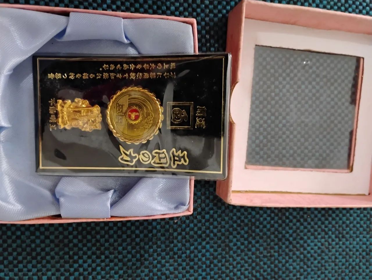 Moeda 5 Yen comemorativa e Buda