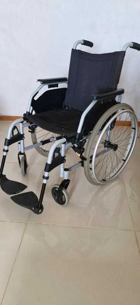 Cadeira de Rodas em Ótimo Estado
