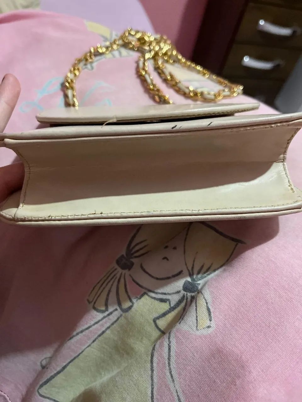 Bolsa Bege com Corrente Dourada - Foto 2