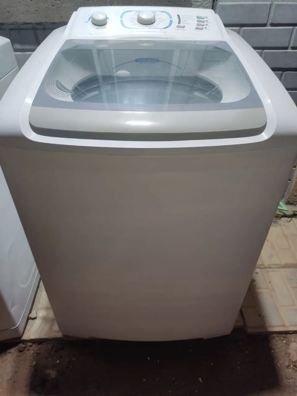 MAQUINA DE LAVAR ROUPAS ELETROLUX. 64317477005186123