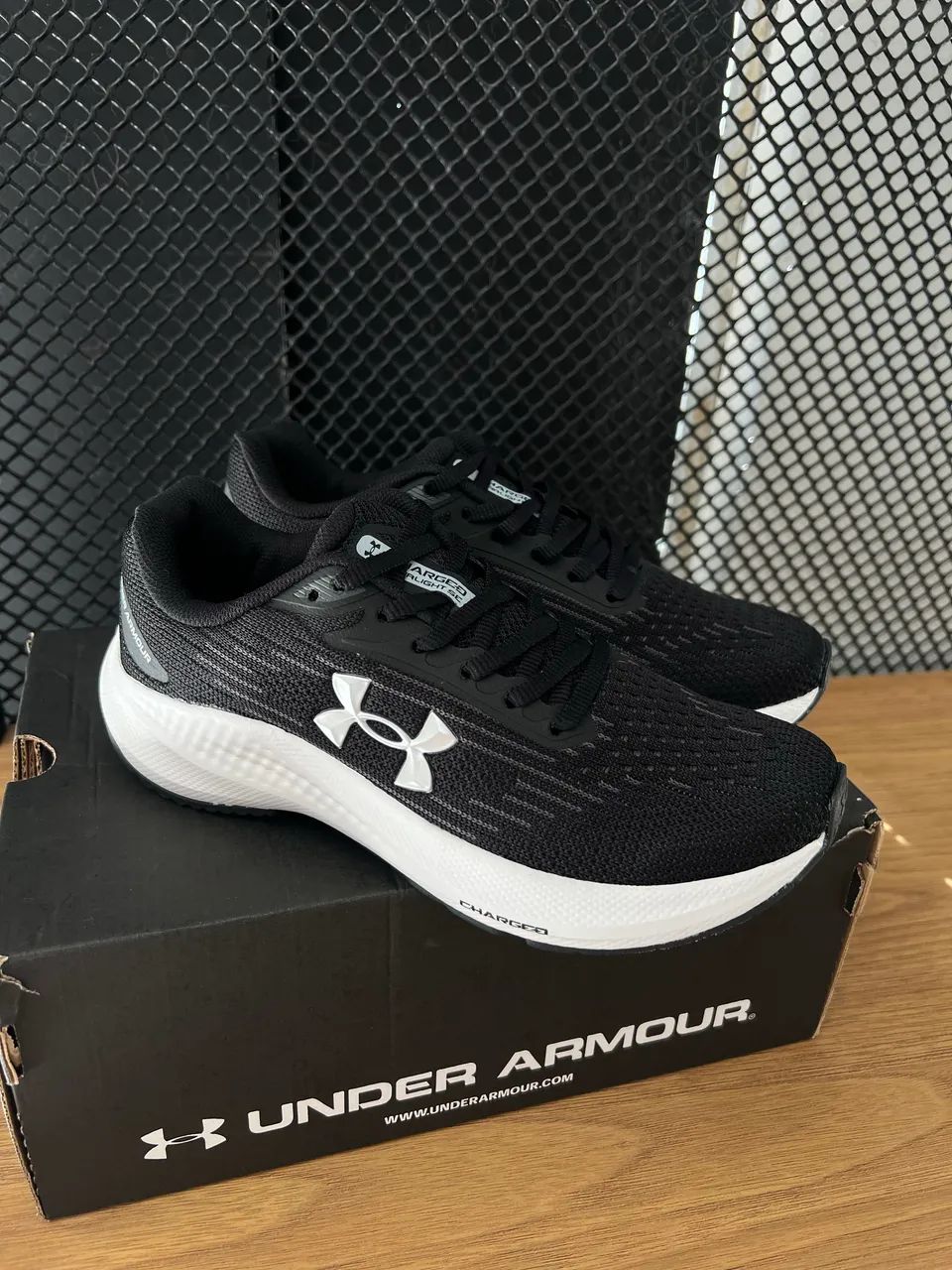 Tênis Under Armour Corrida Charged Original  - Foto 4