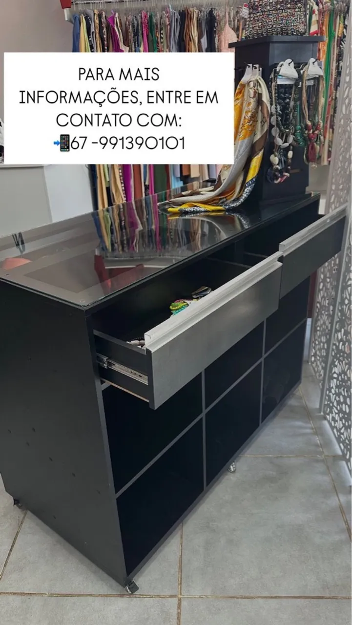 Balcão Preto com Gavetas