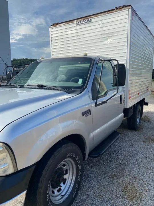 F 350 ano 2010/11 com ar condicionado