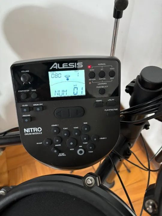Bateria Eletrônica Alesis Nitro Mesh + Banco Hidráulico + baquetas - Foto 2