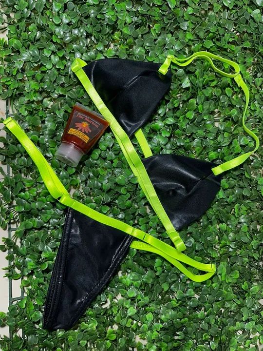 Biquíni Preto com Detalhes Neon