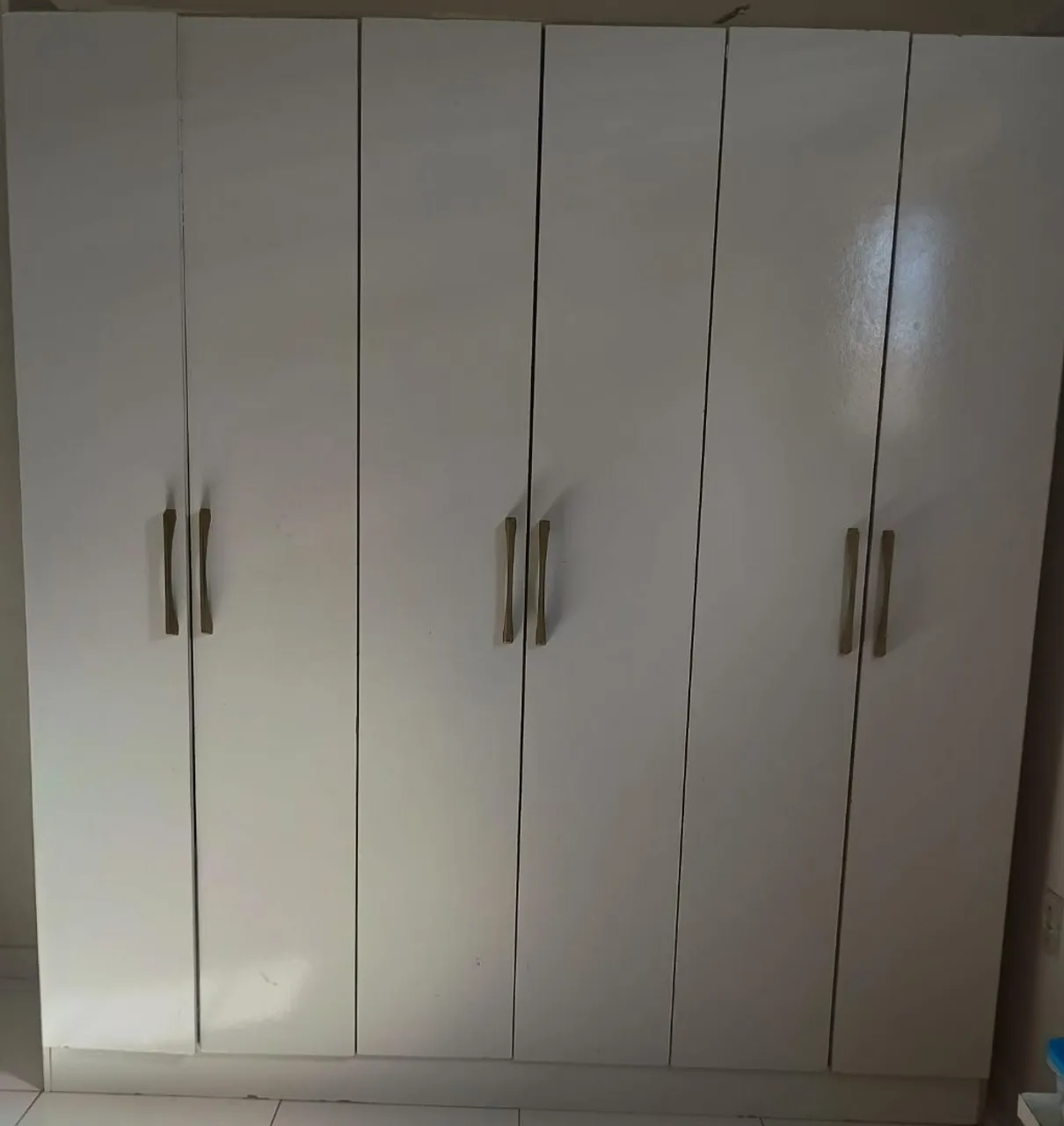 Guarda-Roupa Branco com 6 Portas