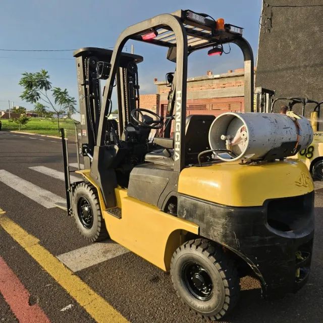 EMPILHADEIRA HANGCHA MODELO : CPQD25 ANO : 2017 COMBUSTIVEL:GLP TORRE : TRIPLEX 4,7 MTRS