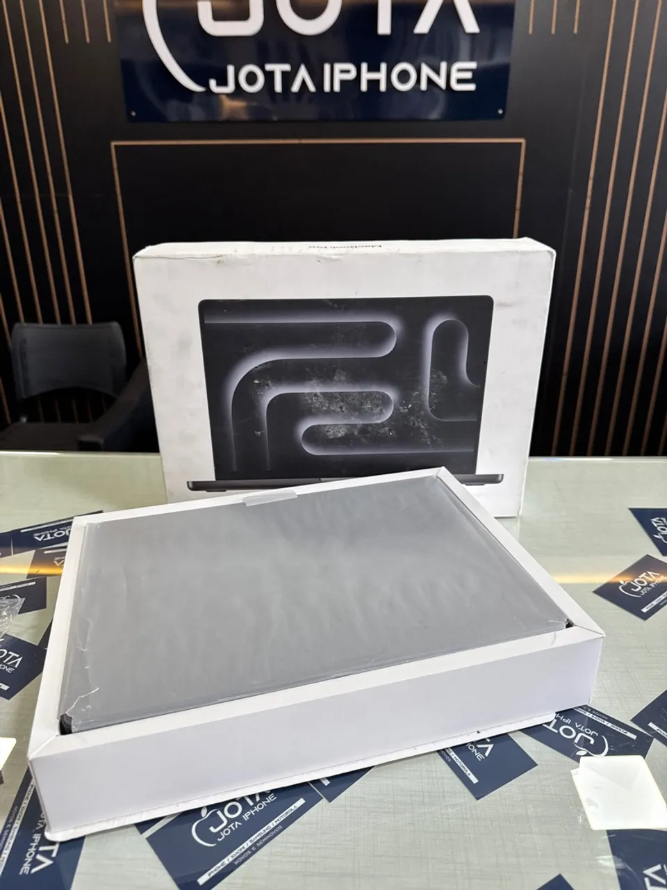 MacBook Pro m4 16 gb ram 512 SSD